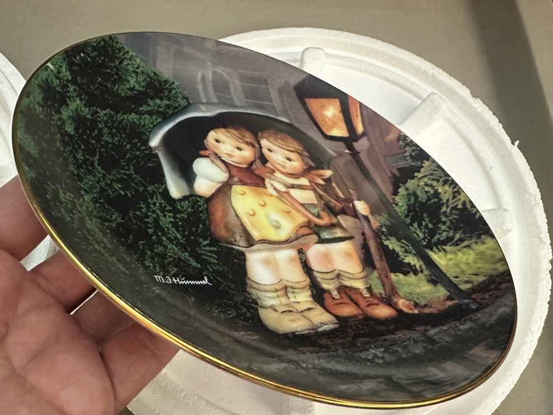 M.J. Hummel Stormy Weather Collector Plate - photo 3
