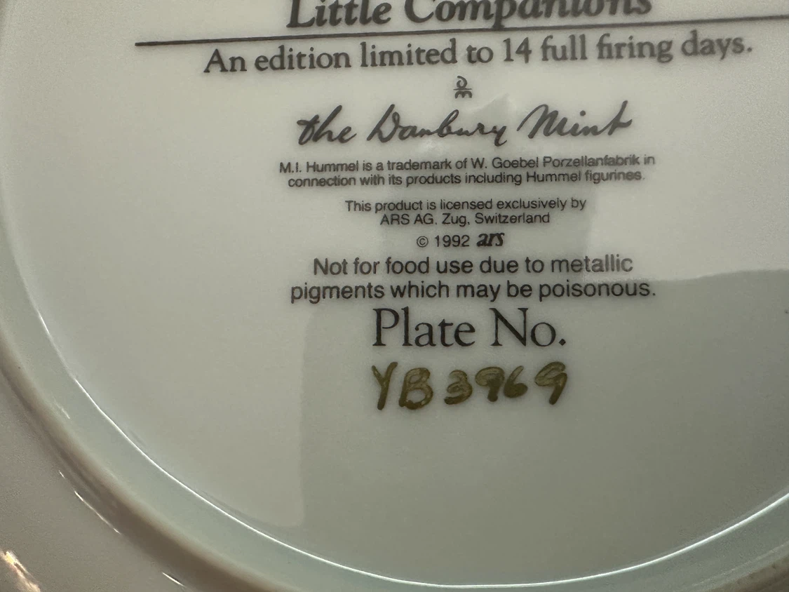 M.J. Hummel Stormy Weather Collector Plate - photo 5