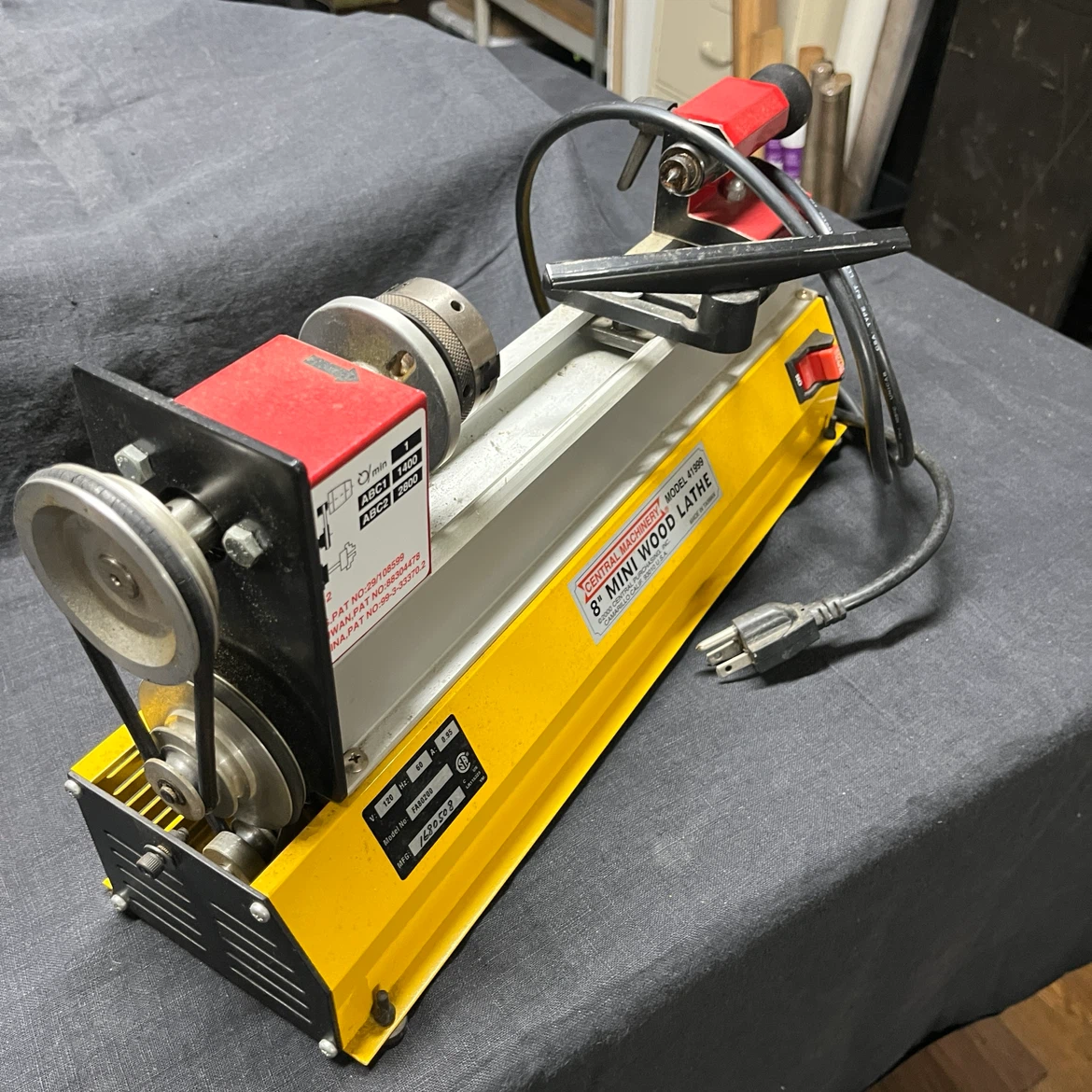 Central Machinery 8 inch Mini Wood Lathe Model 41999 - photo 3