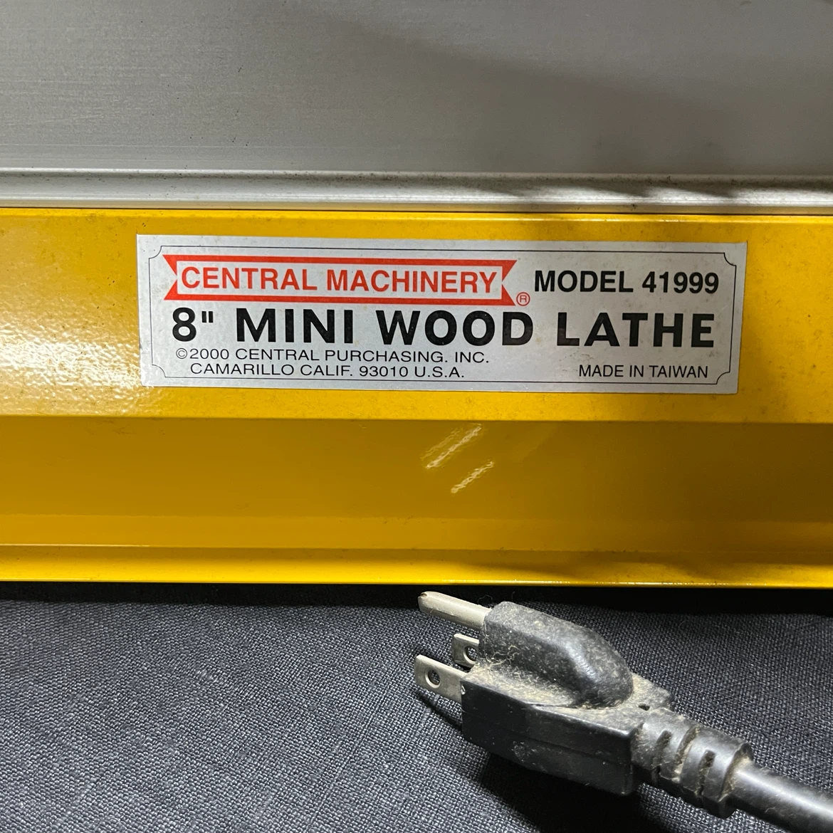 Central Machinery 8 inch Mini Wood Lathe Model 41999 - photo 4