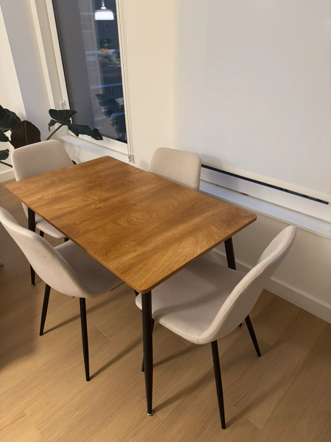 Dining table and 4 chairs set