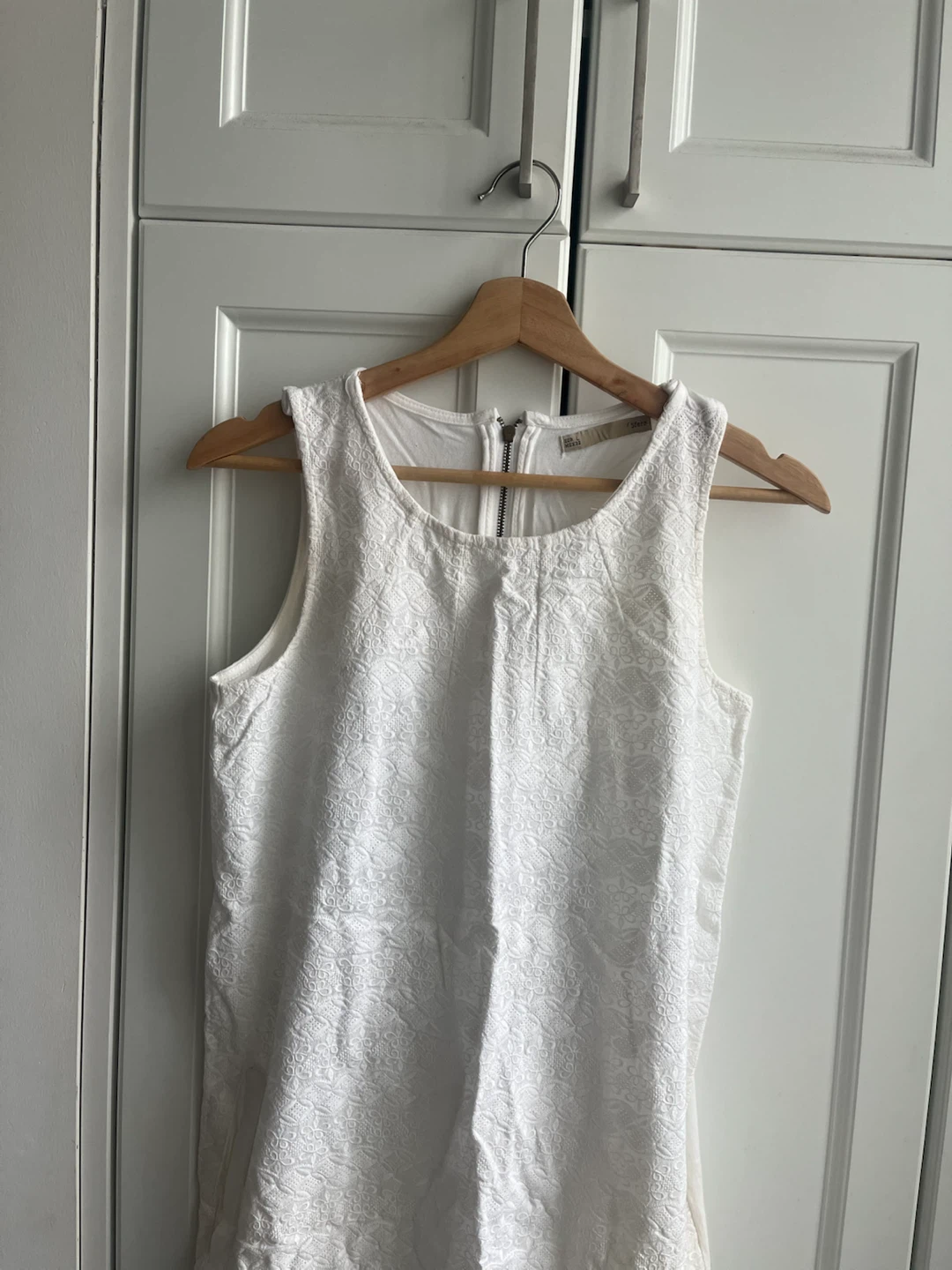 Sfera White Textured Sleeveless Top