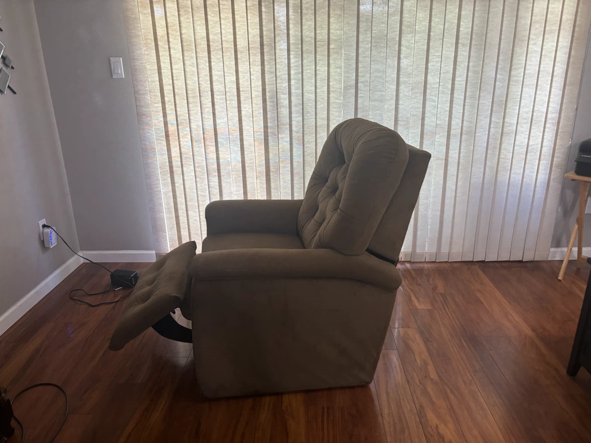 Power Lift La-Z-Boy Recliner Chair - photo 2
