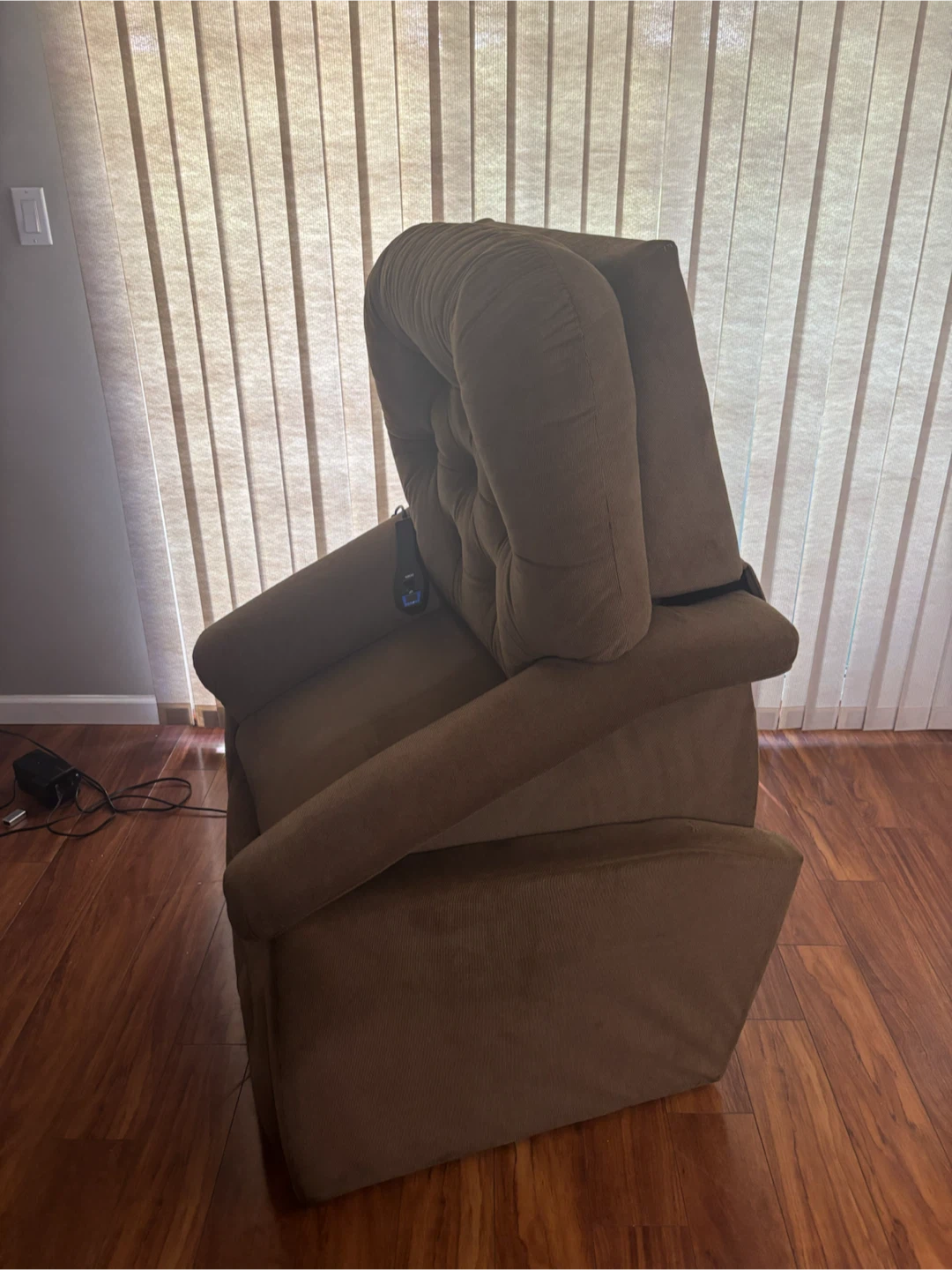 Power Lift La-Z-Boy Recliner Chair - photo 3