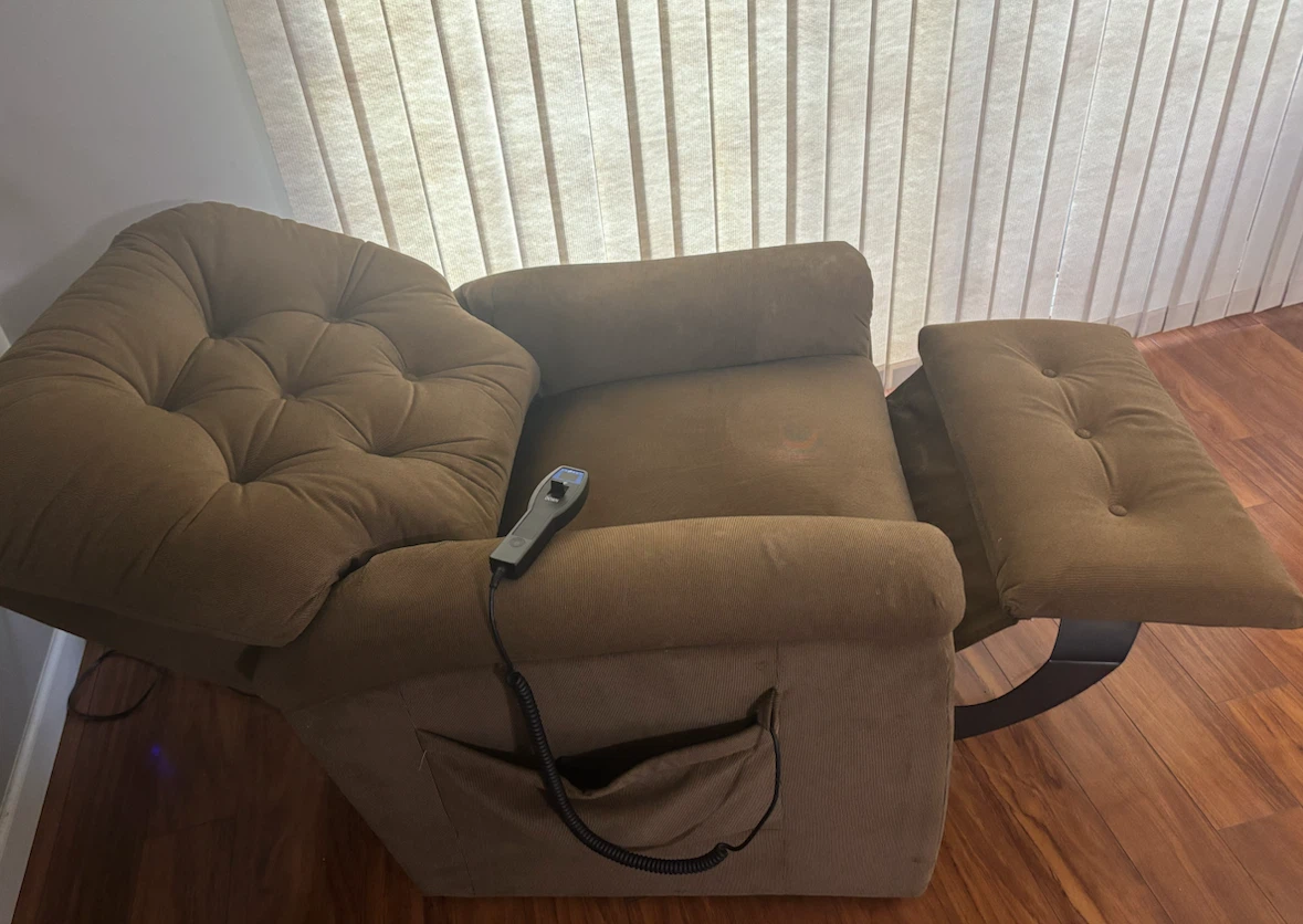 Power Lift La-Z-Boy Recliner Chair - photo 4