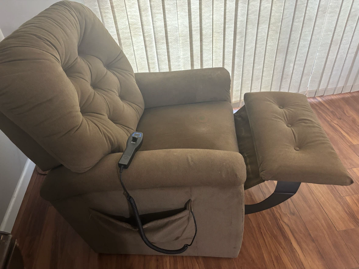 Power Lift La-Z-Boy Recliner Chair - photo 5