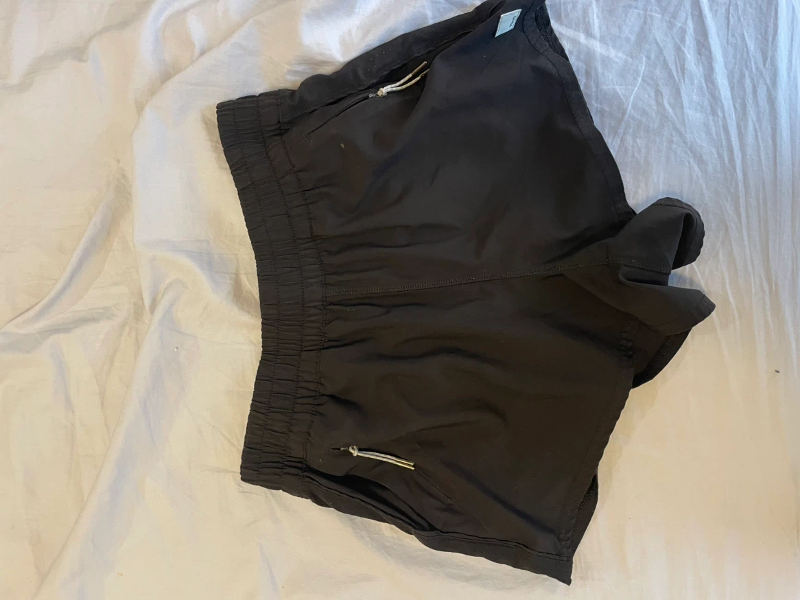 Vuori Performance Shorts - Black - Small