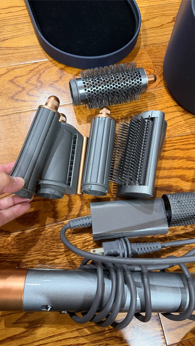 Dyson Airwrap Multi-Styler with Attachments - photo 2