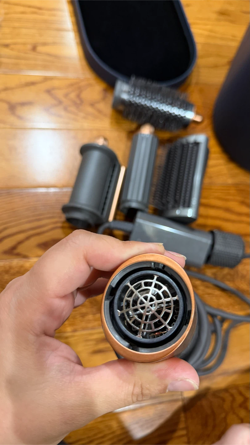 Dyson Airwrap Multi-Styler with Attachments - photo 4
