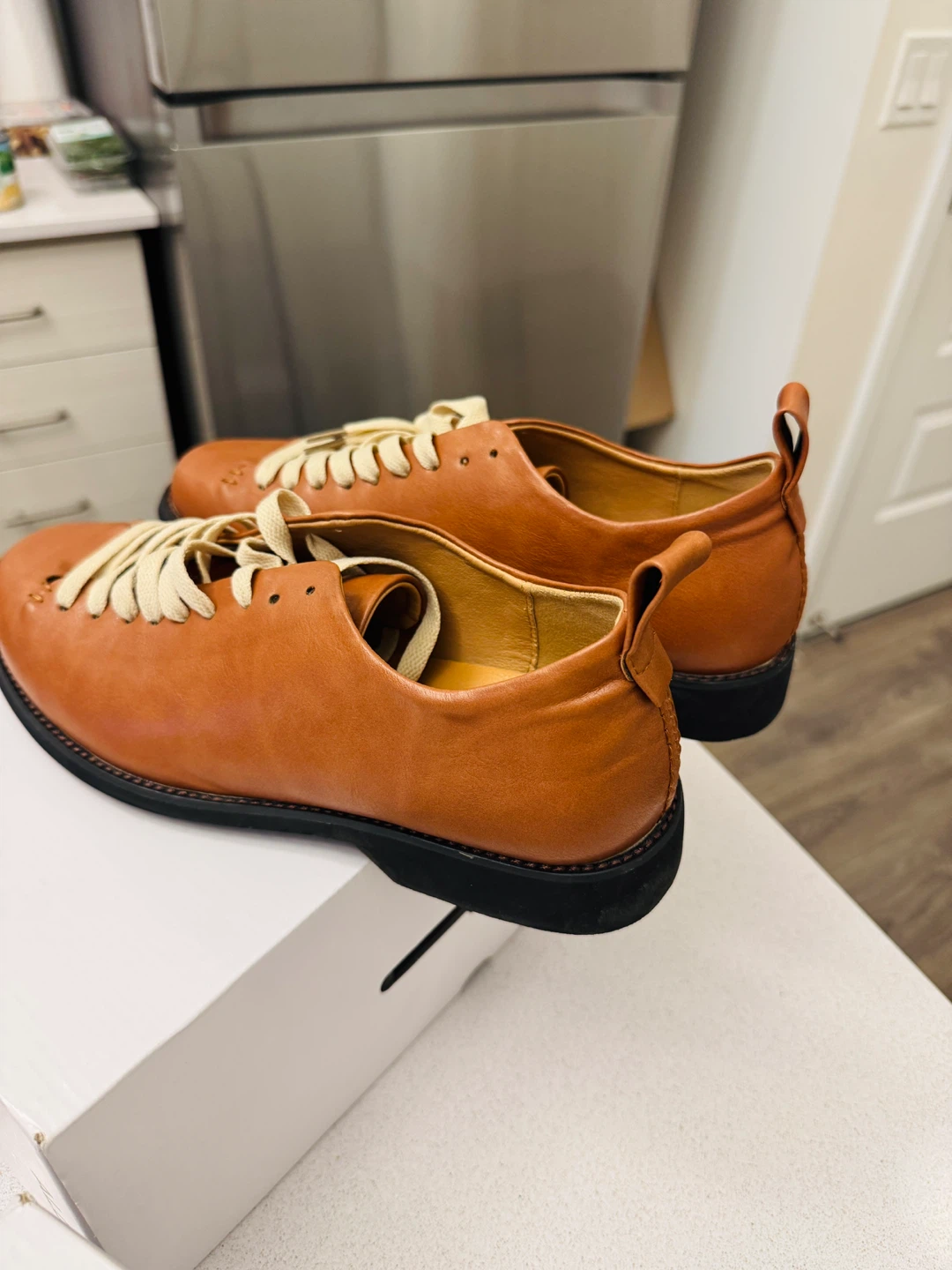 Brown leather shoe - photo 2