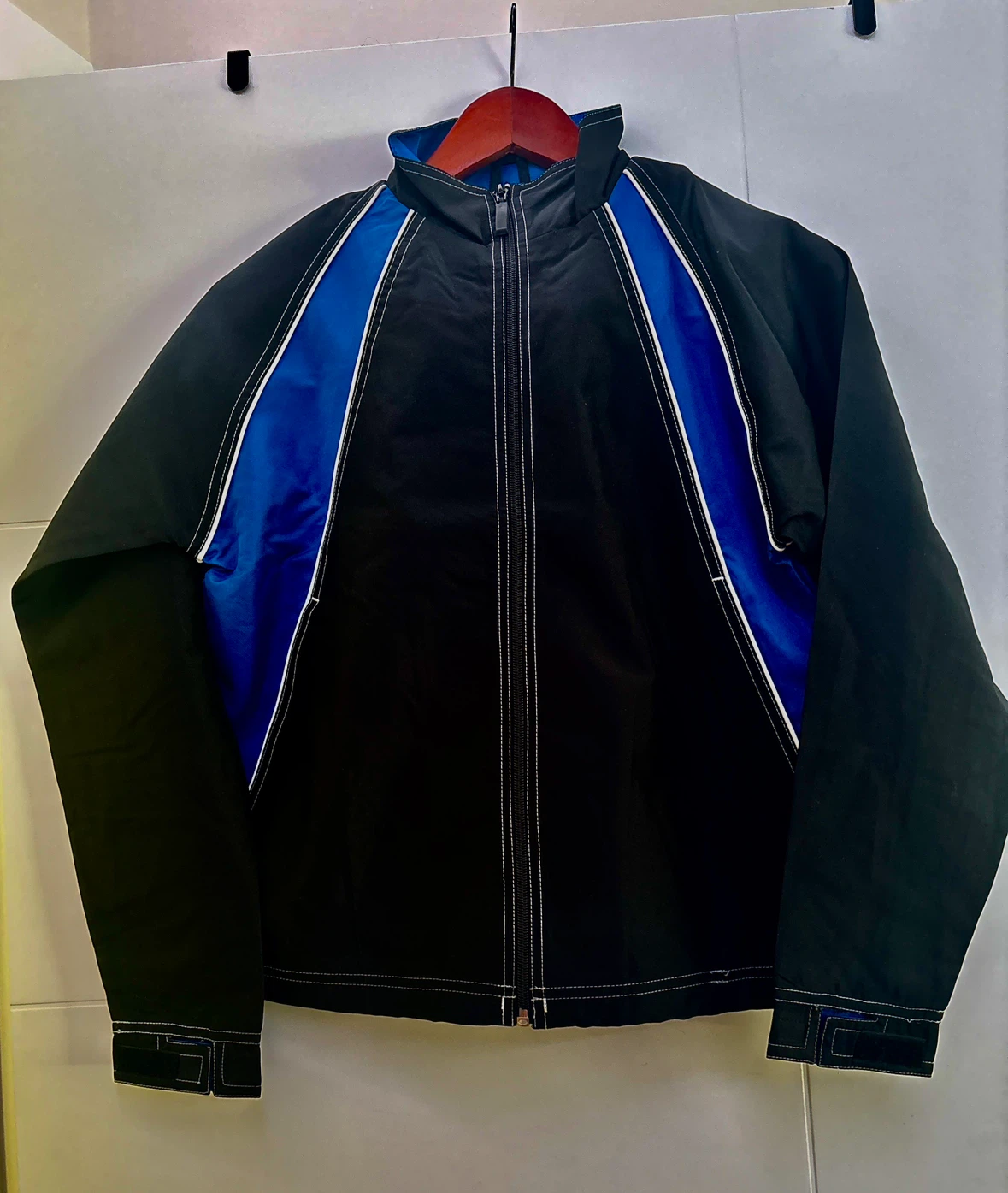 Black and blue zip-up jacket - photo 2