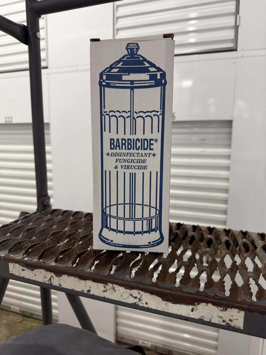Barbicide Disinfecting Jar - photo 4