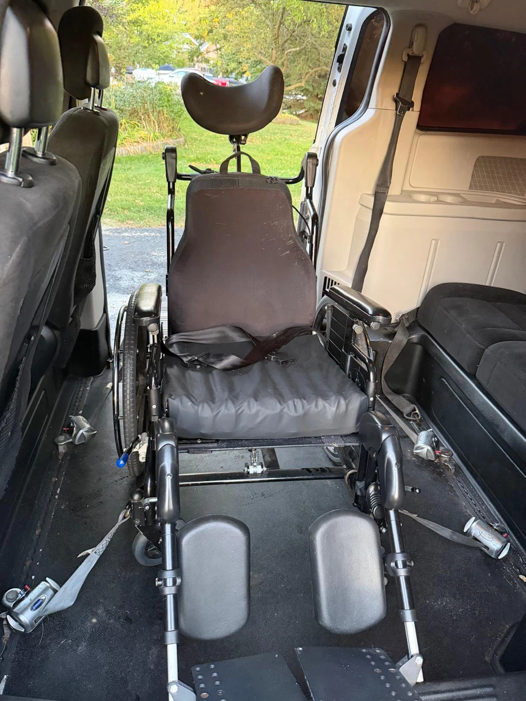 2015 Wheelchair-Accessible Dodge Caravan - photo 2