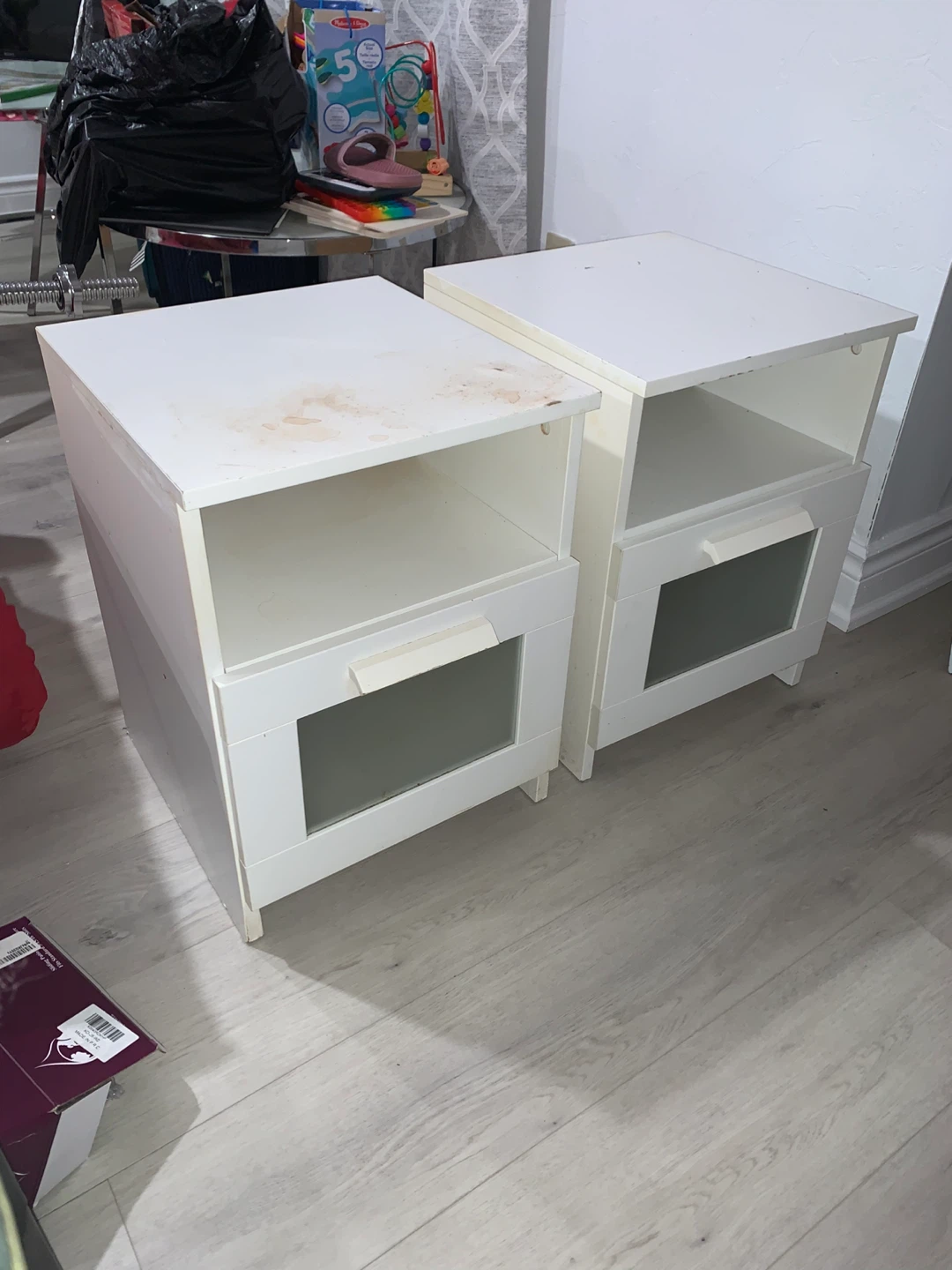 Set of two white nightstands - photo 4