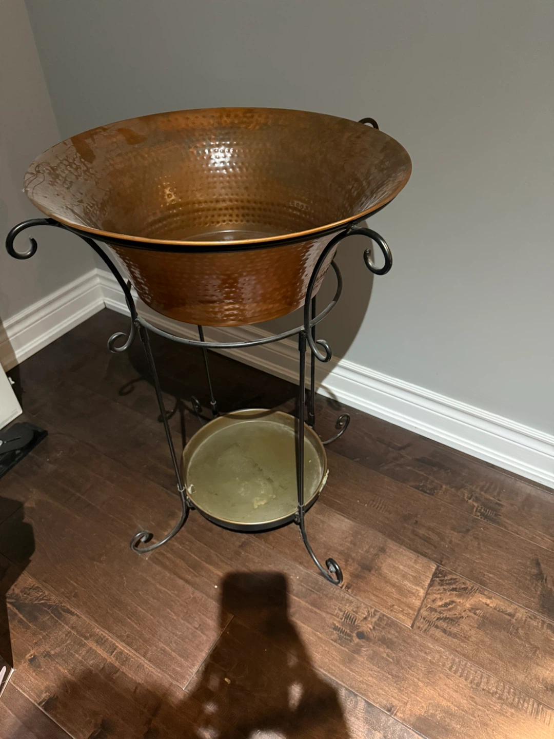 Hammered Copper Beverage Tub with Metal Stand