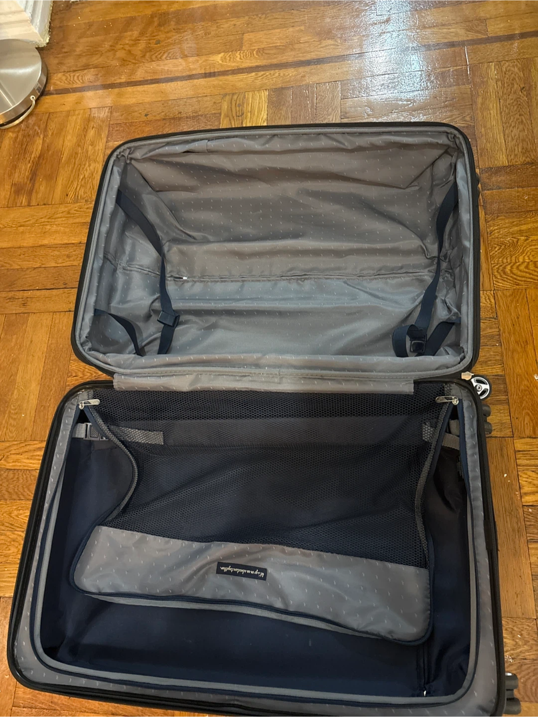 Skyway Red Hardside Spinner Suitcase - photo 3