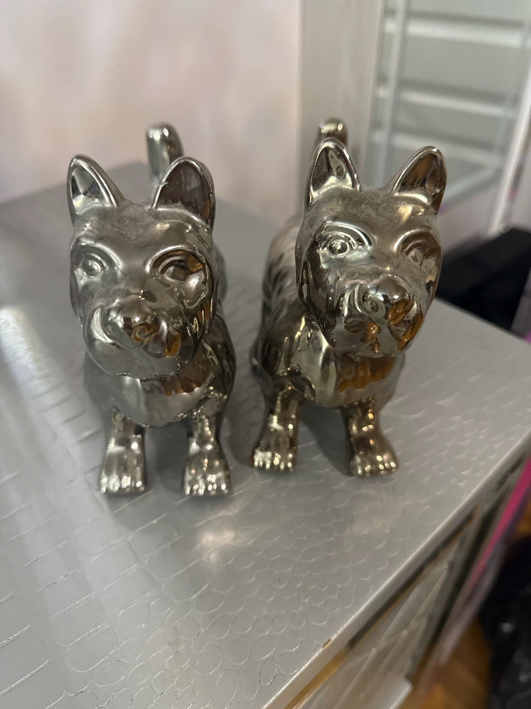 Set of two silver metallic dog figurines - photo 2