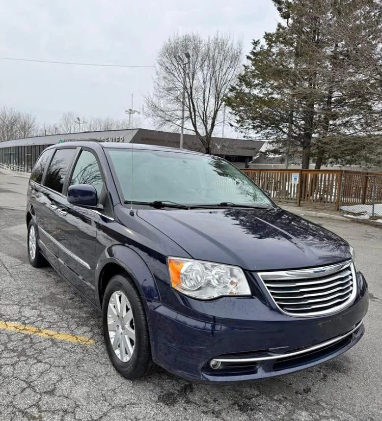Chrysler Town & Country Minivan