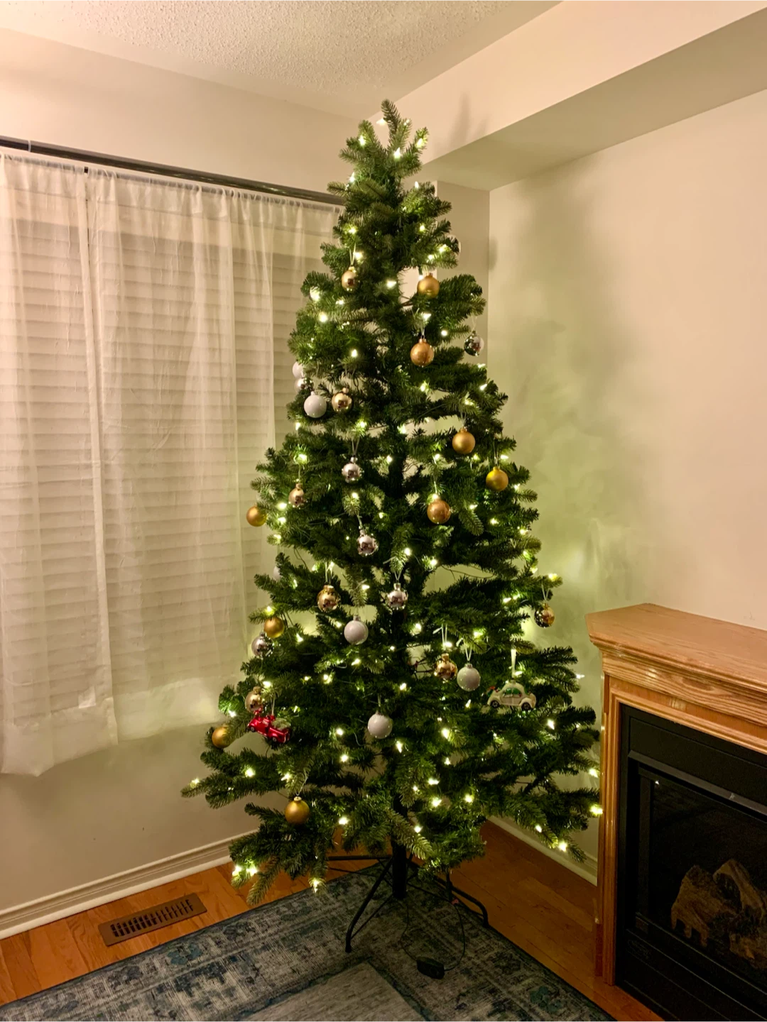 GlucksteinHome Highland Spruce Pre-Lit Tree 7.5 ft