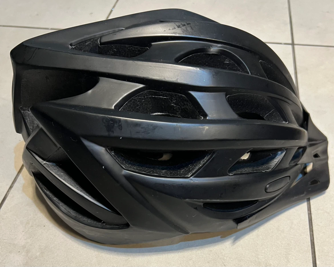 Black Bicycle Helmet - photo 3