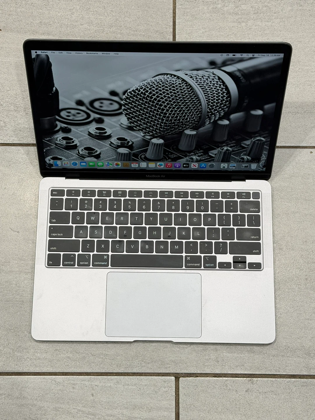 Apple MacBook Air 13” – Excellent Condition | Lots of Software