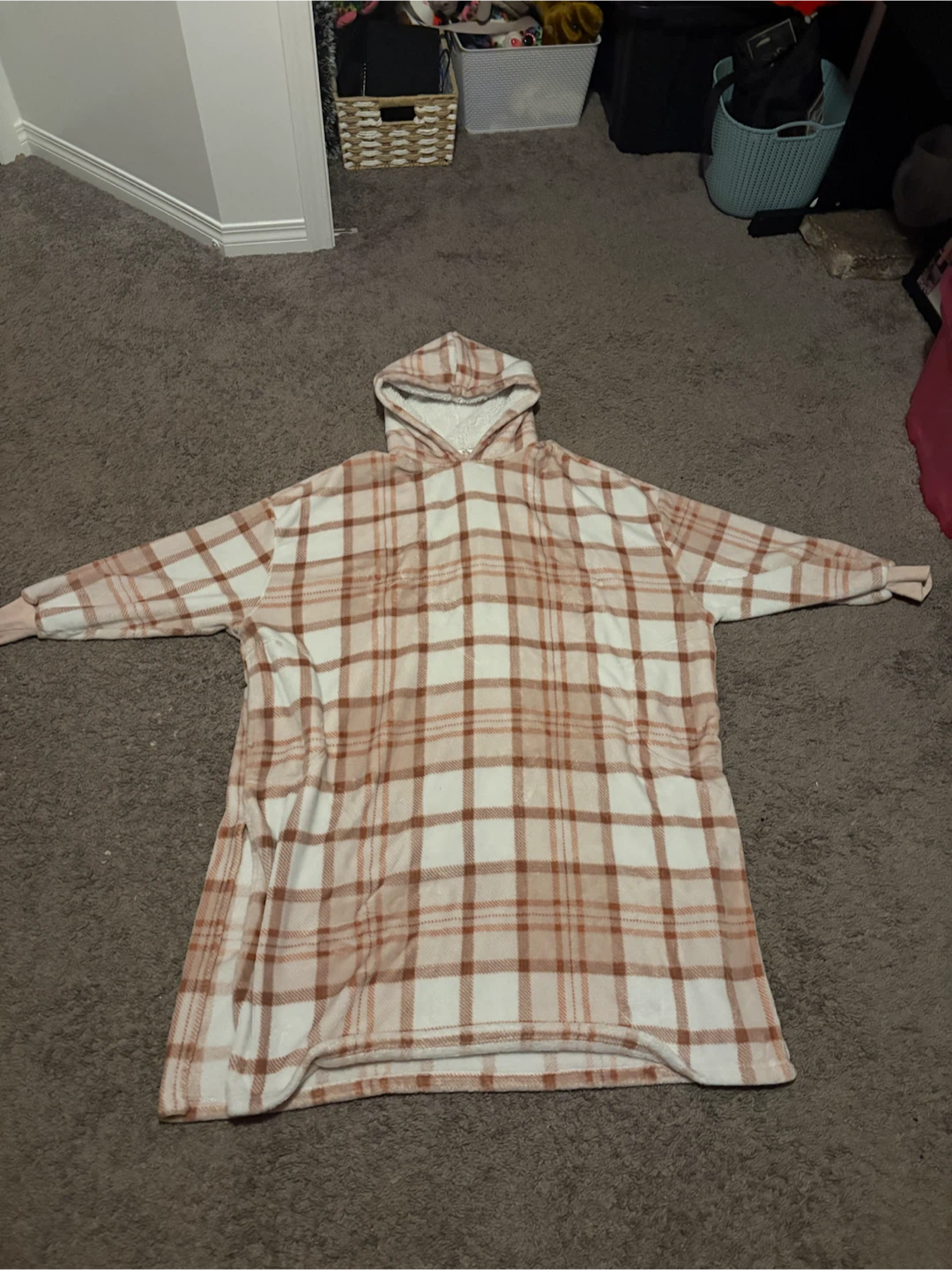La Vie en Rose Plaid Hooded Blanket
