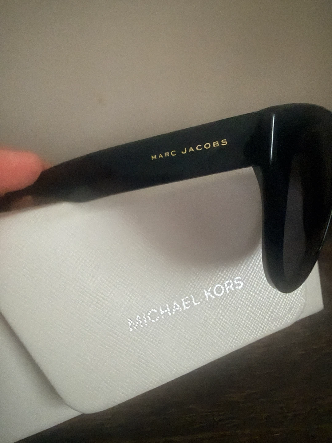 Marc Jacobs Black Sunglasses comes with a Micheal kors case - photo 2