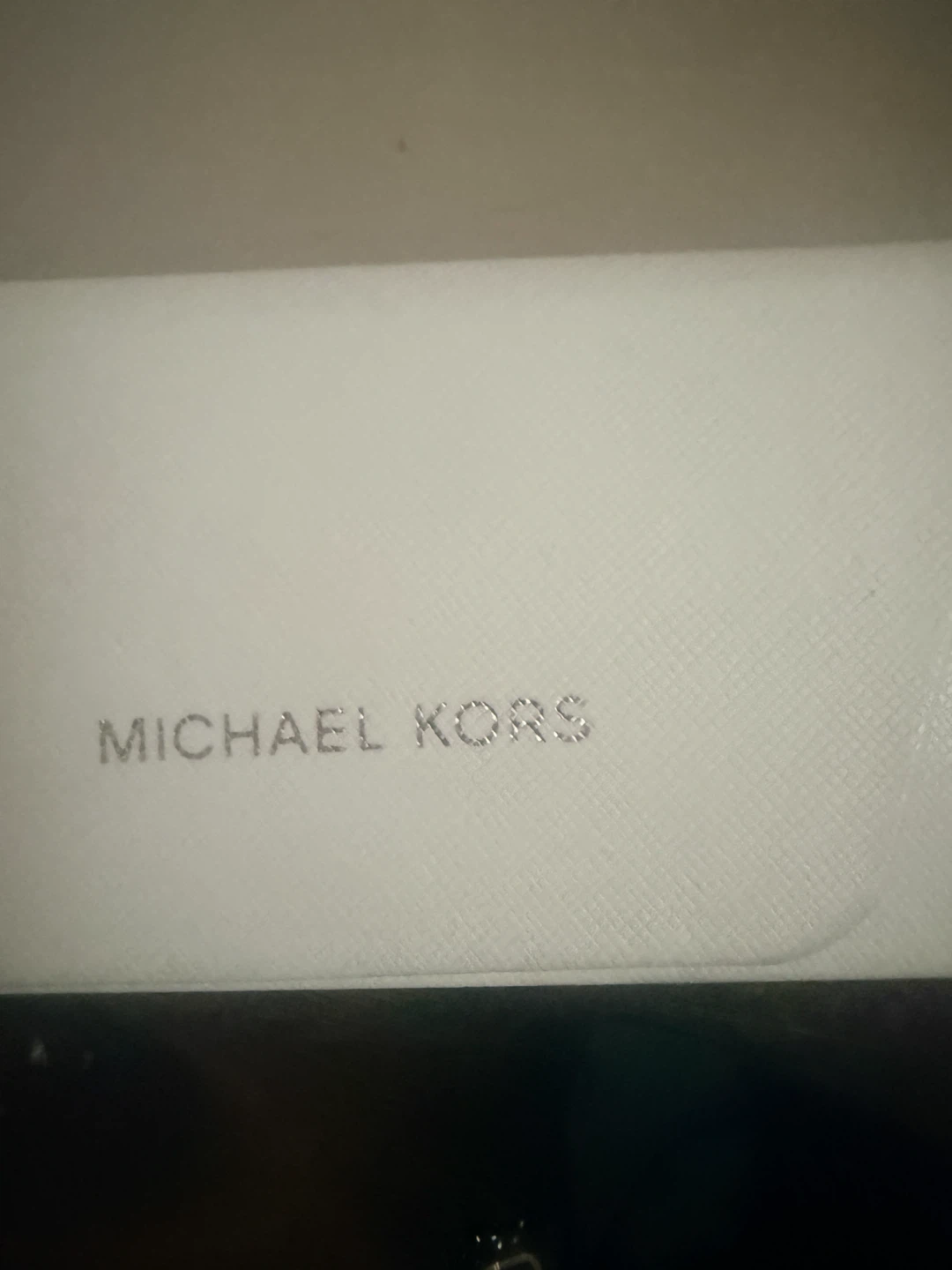 Marc Jacobs Black Sunglasses comes with a Micheal kors case - photo 4