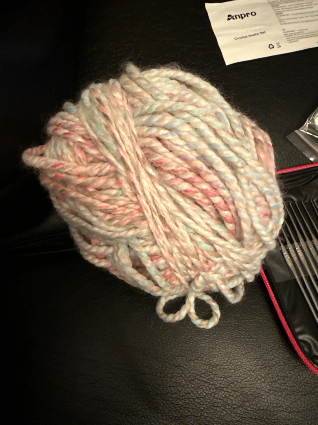 Anpro Crochet Hook Set with Yarn