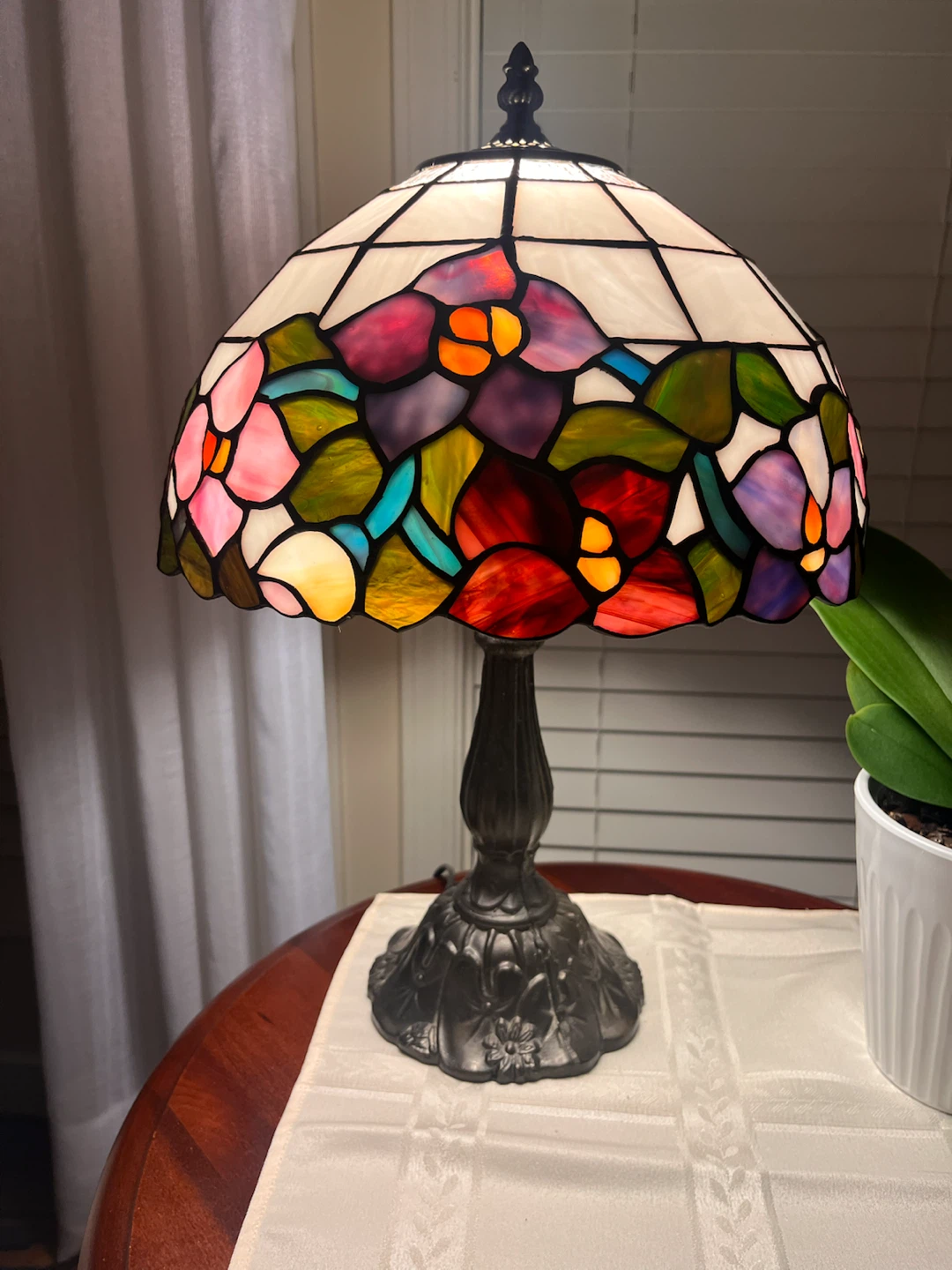 Tiffany-Style Floral Stained Glass Table Lamp