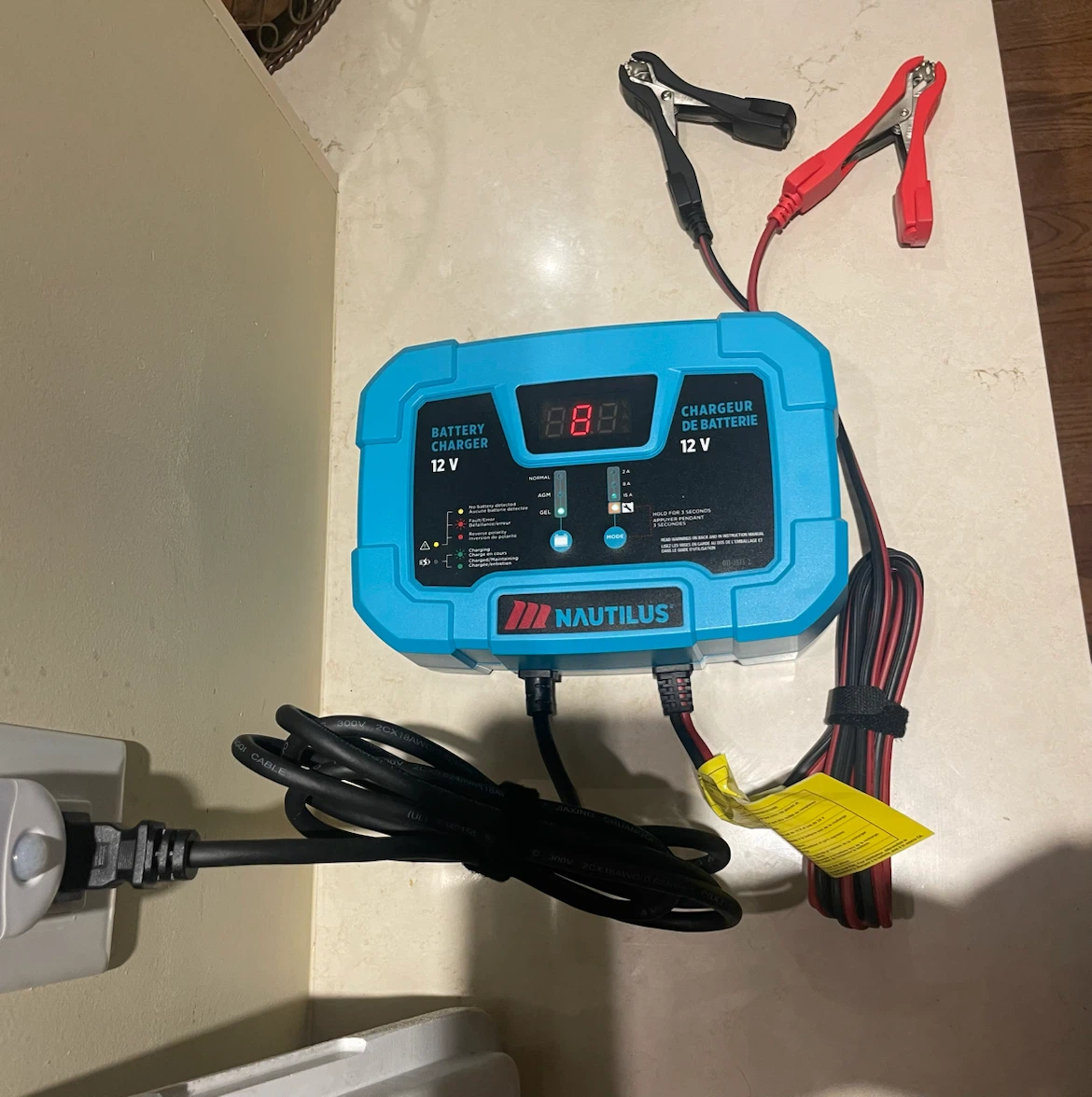 Motomaster Nautlius Battery Charger 15/8/2A - photo 2