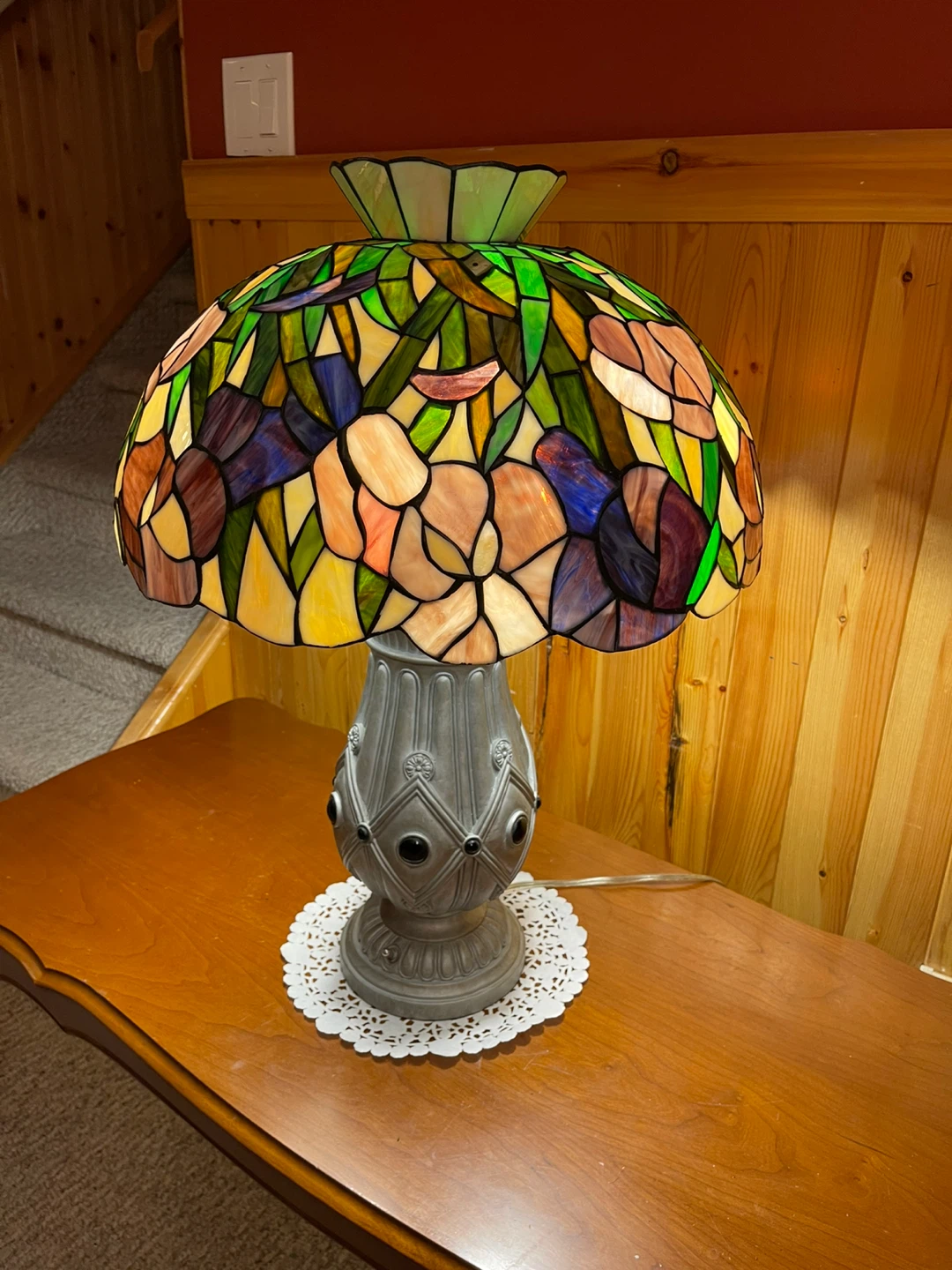 A large gorgeous Tiffany Style stained glass table lamp - photo 3