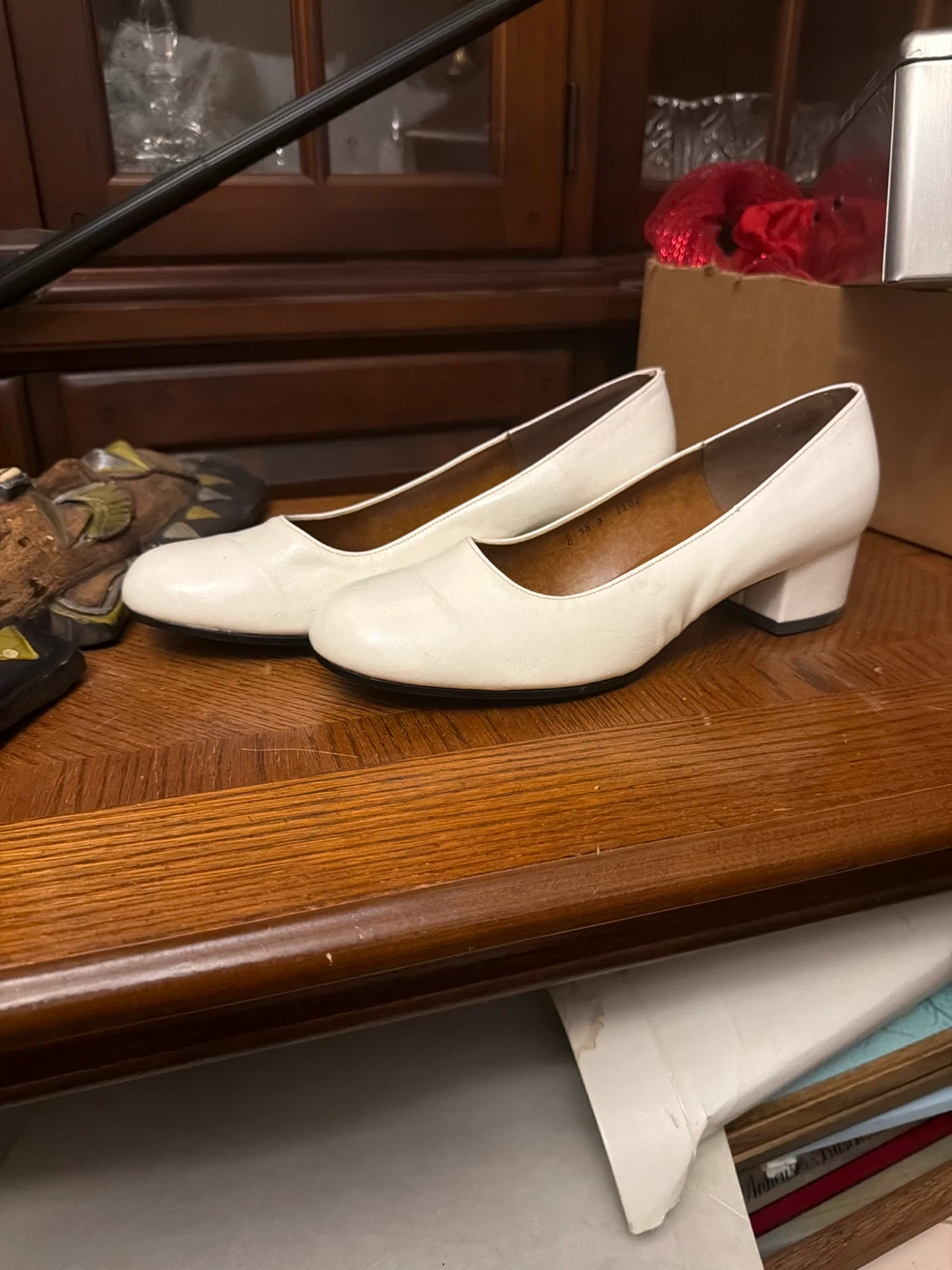 Aggies Moda Italiano Cream Heels