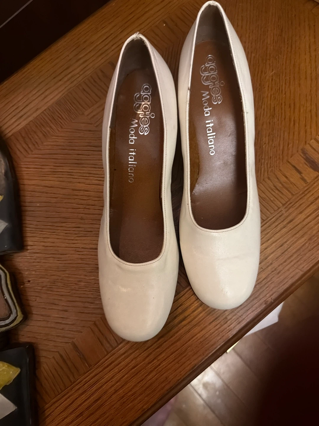 Aggies Moda Italiano Cream Heels - photo 2