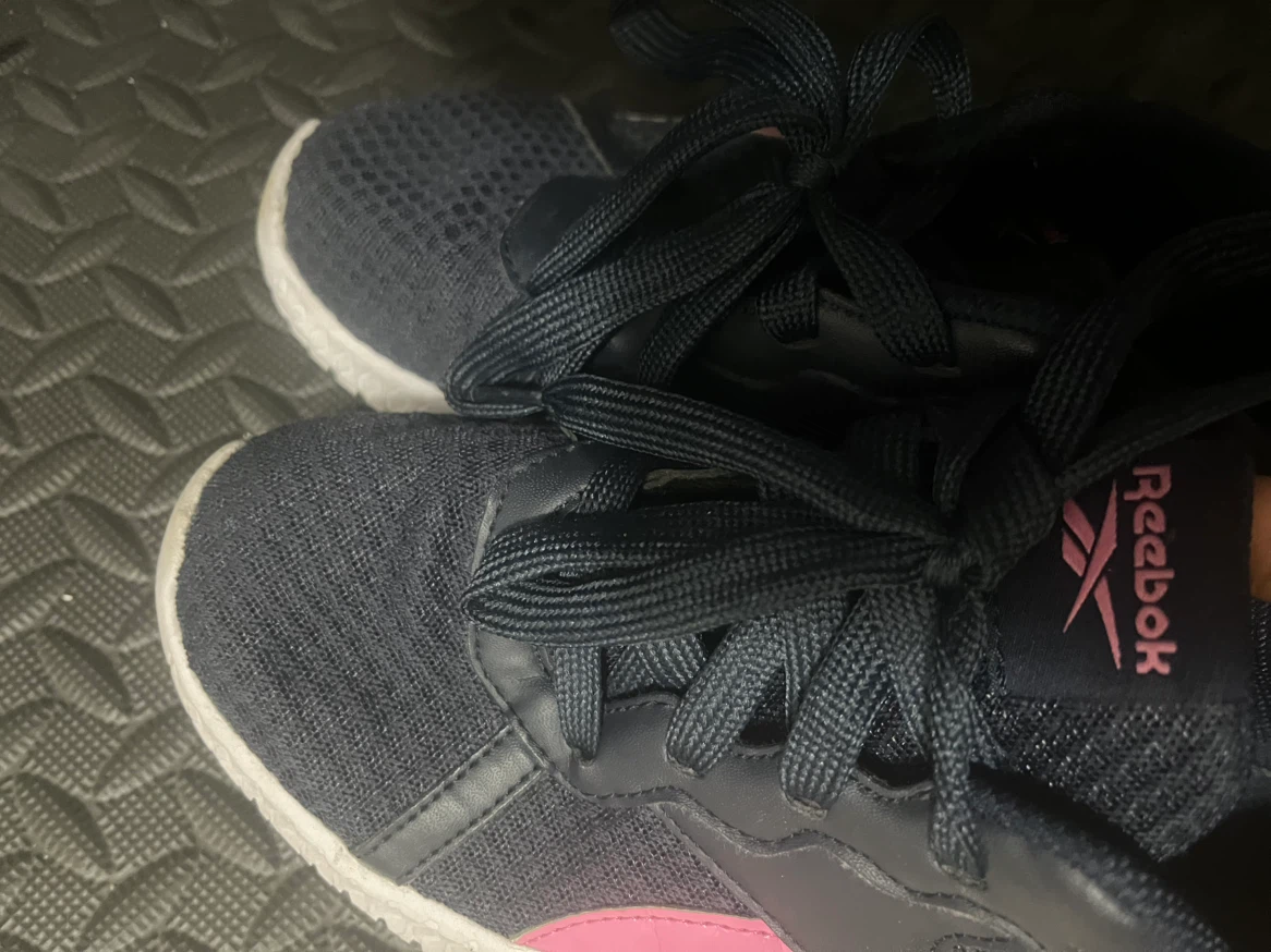 Reebok running shoes in navy and pink - photo 2