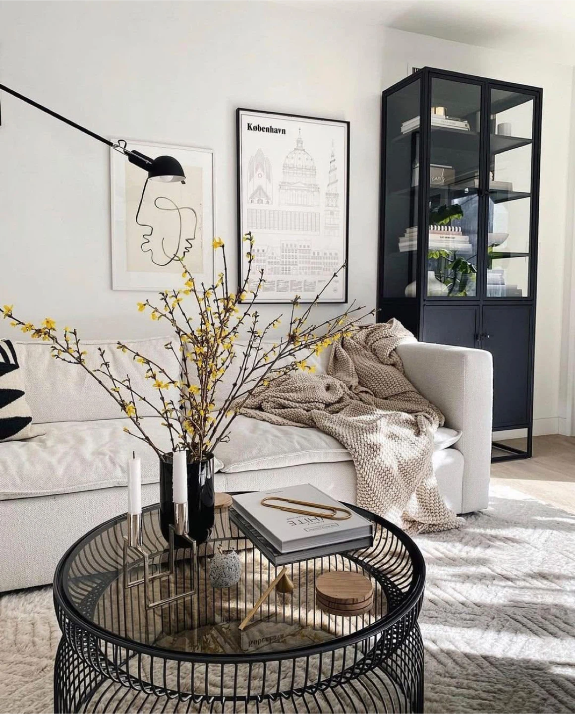 Crate and barrel glass coffee table - photo 4