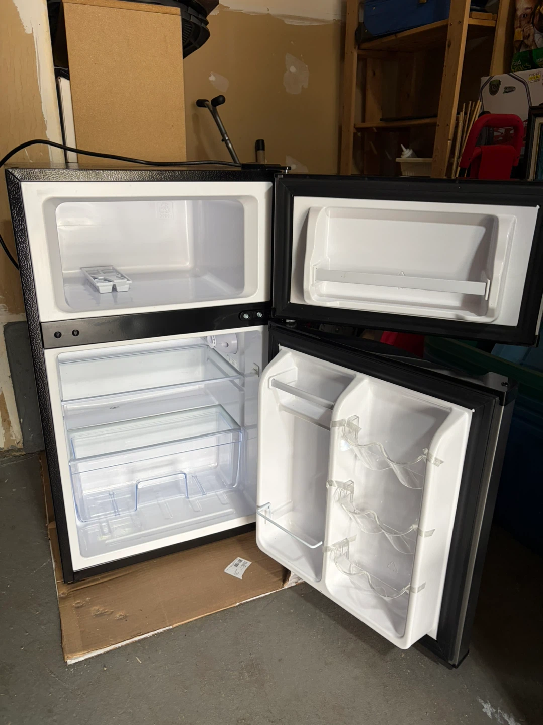 Insignia 3.0 Cu. Ft. Bar Fridge w/Top Freezer - photo 3