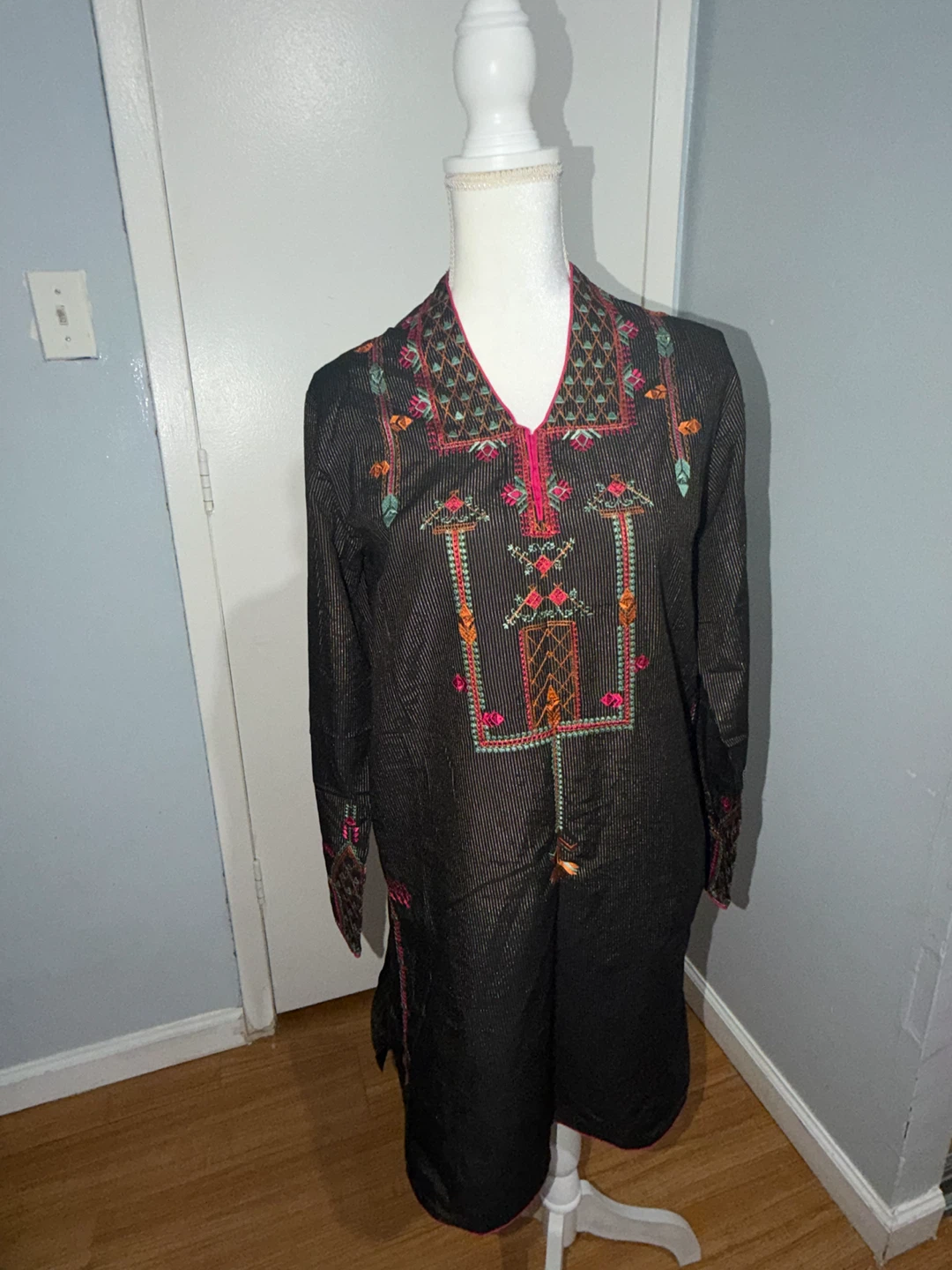 Beechtree Black Embroidered Kurta Size 14