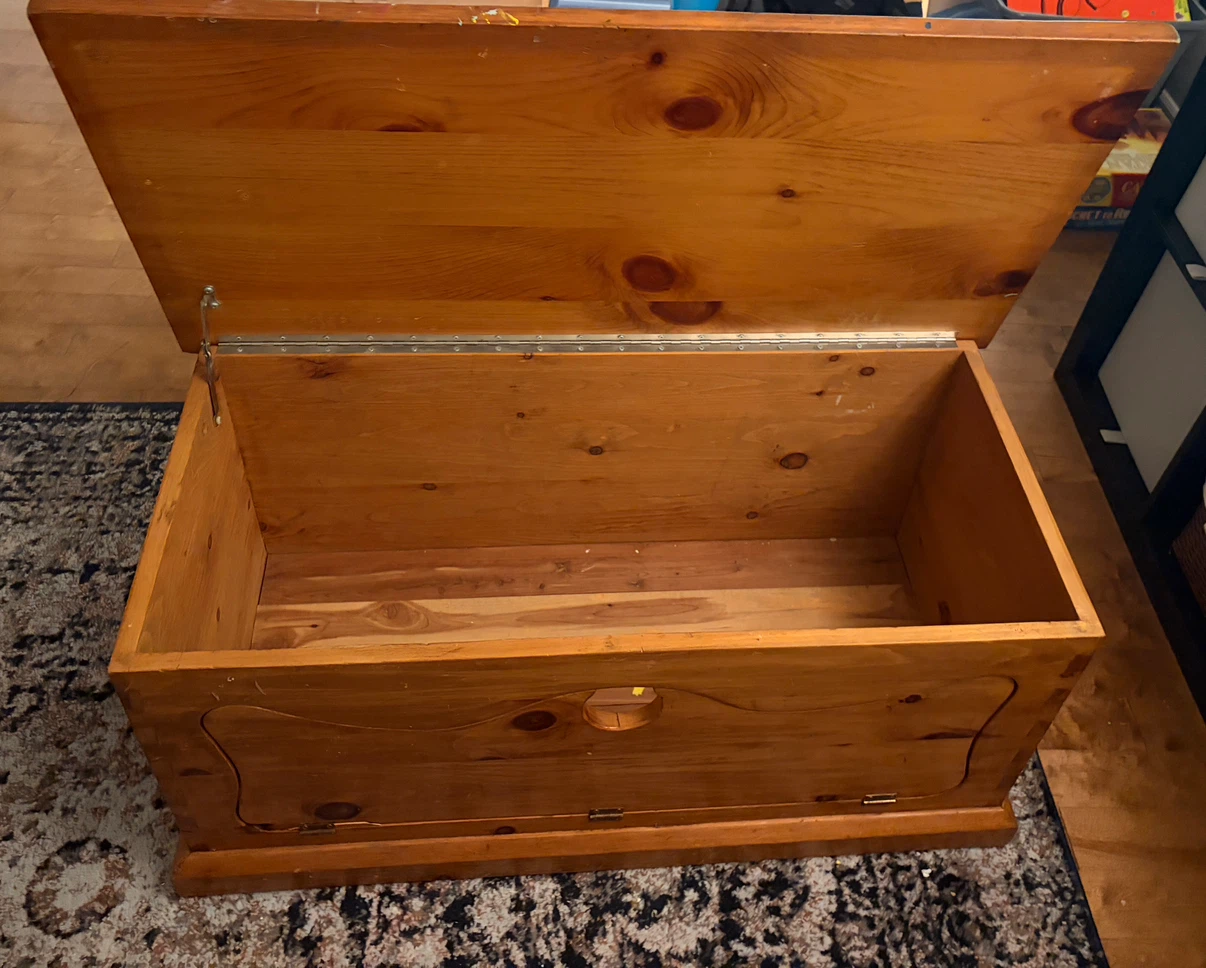Vintage solid pine wood storage chest - photo 3