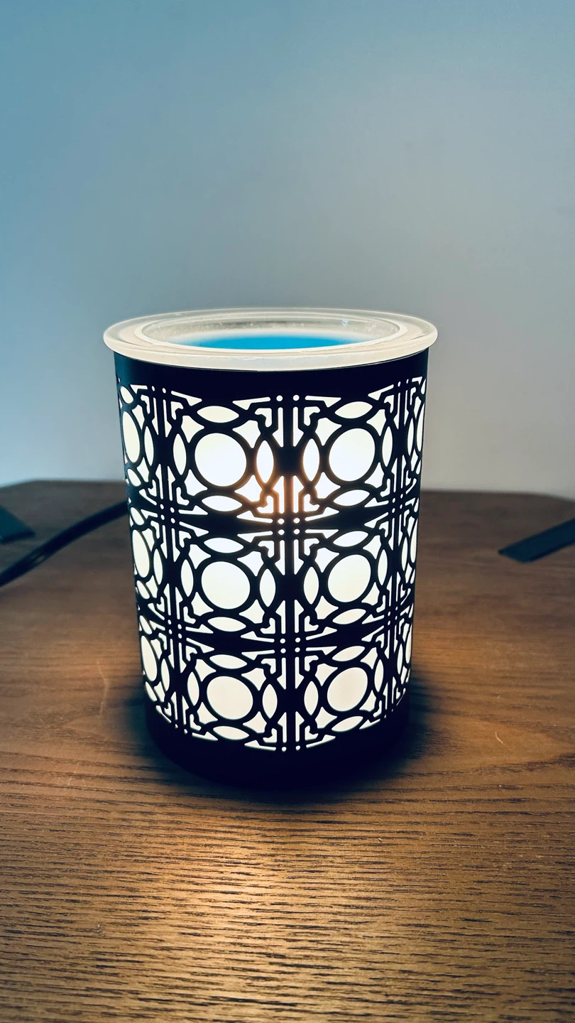 Modern Black & White Scented Wax Melter
