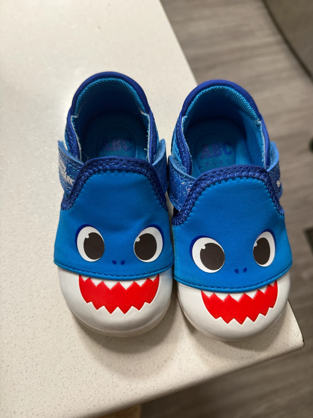 Baby Shark Toddler squeaky Shoes (Size 5)