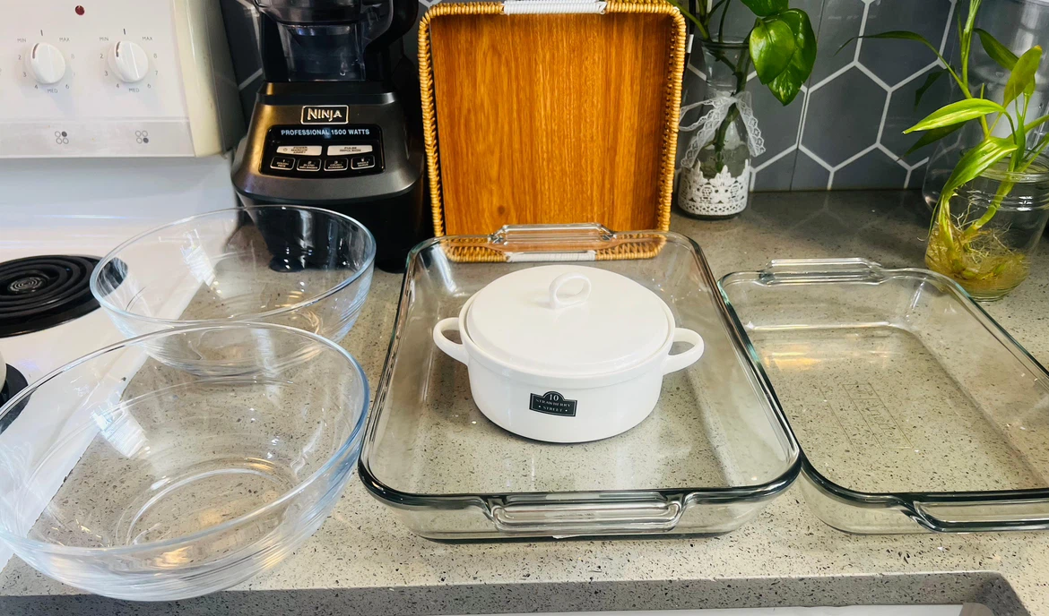 10 Strawberry Street and Glass Bakeware Set