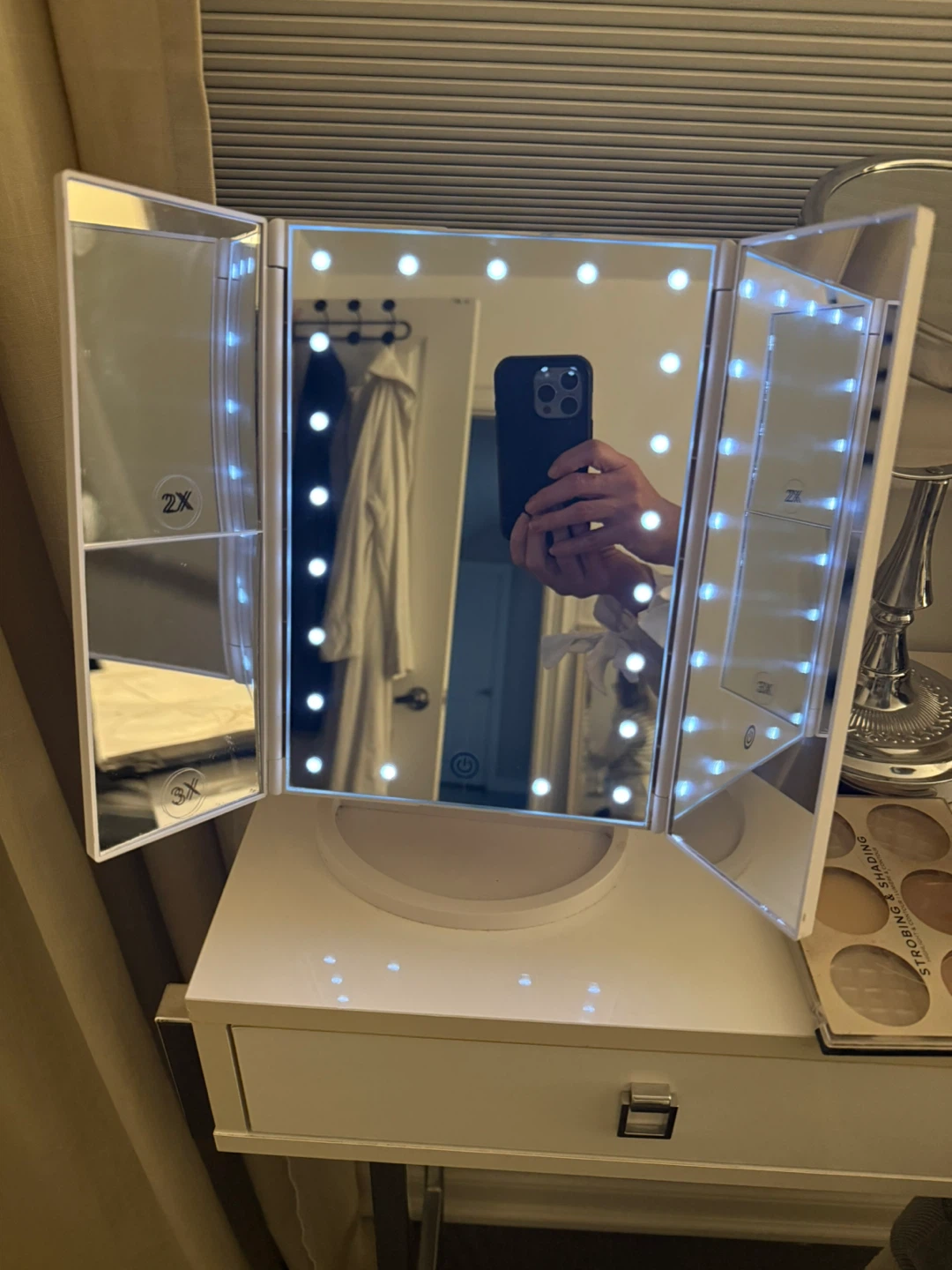 BESTOPE Tri-fold LED Makeup Mirror