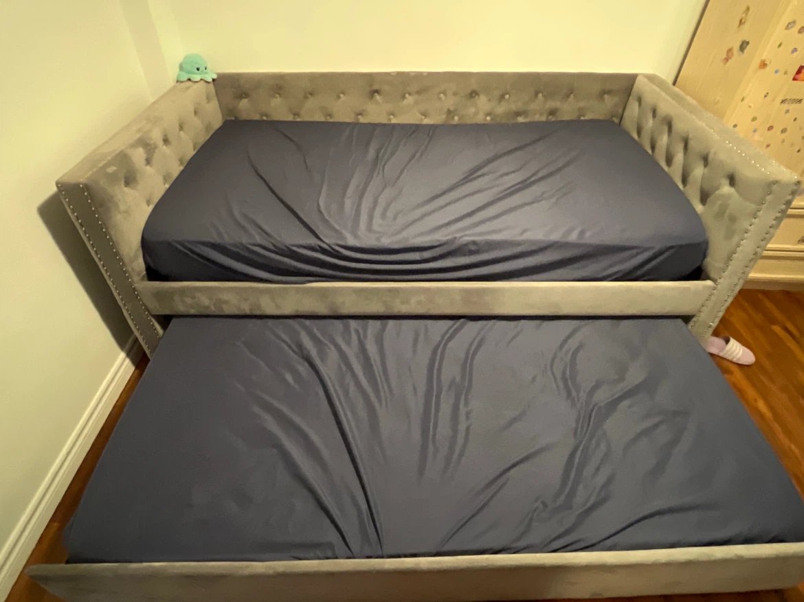 MOVING SALE ‼️ DOUBLE BED FRAME TWIN SIZE