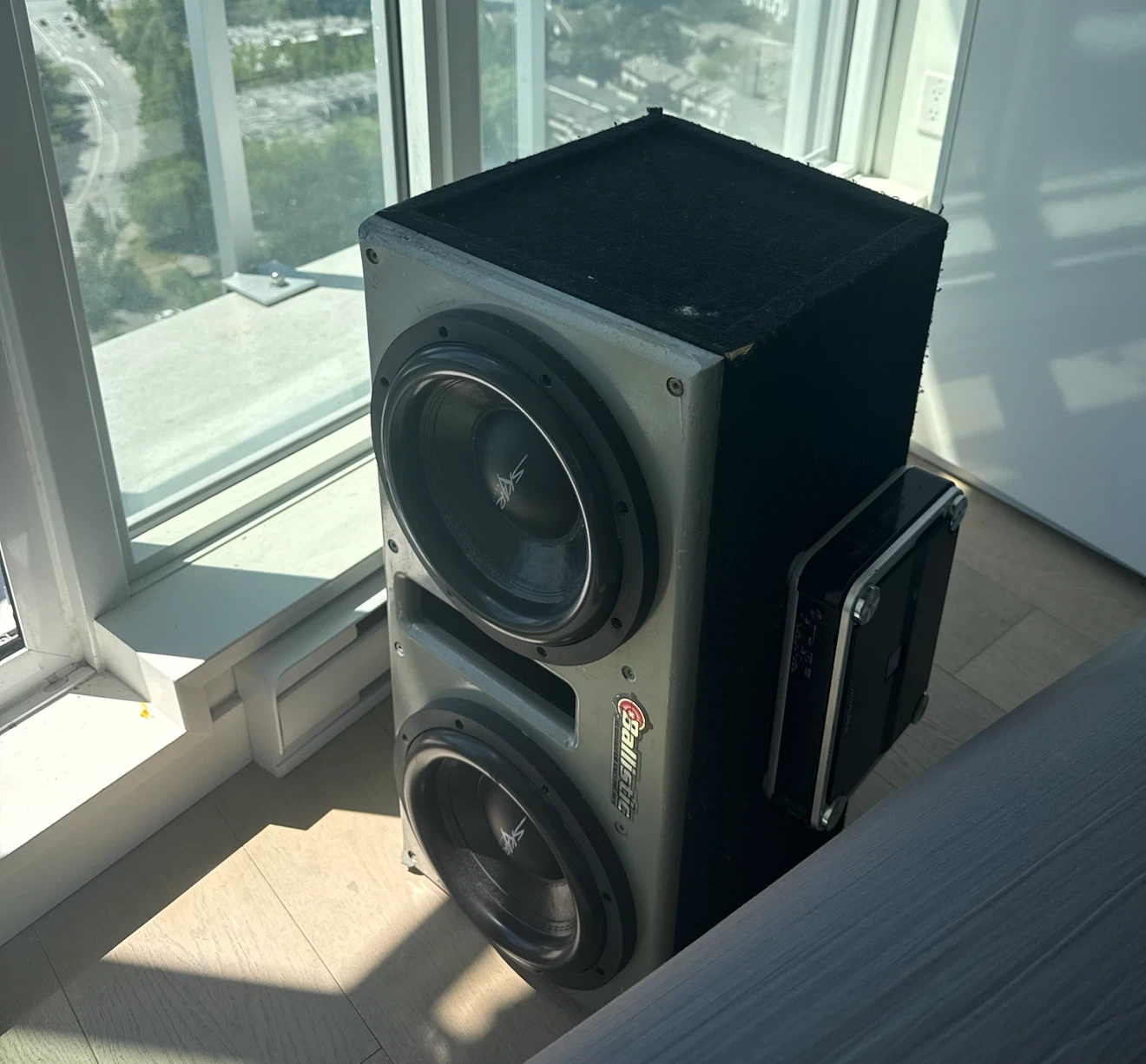 Alpine 1000 watt amp W// Skar 10” 1500 watt Subwoofers