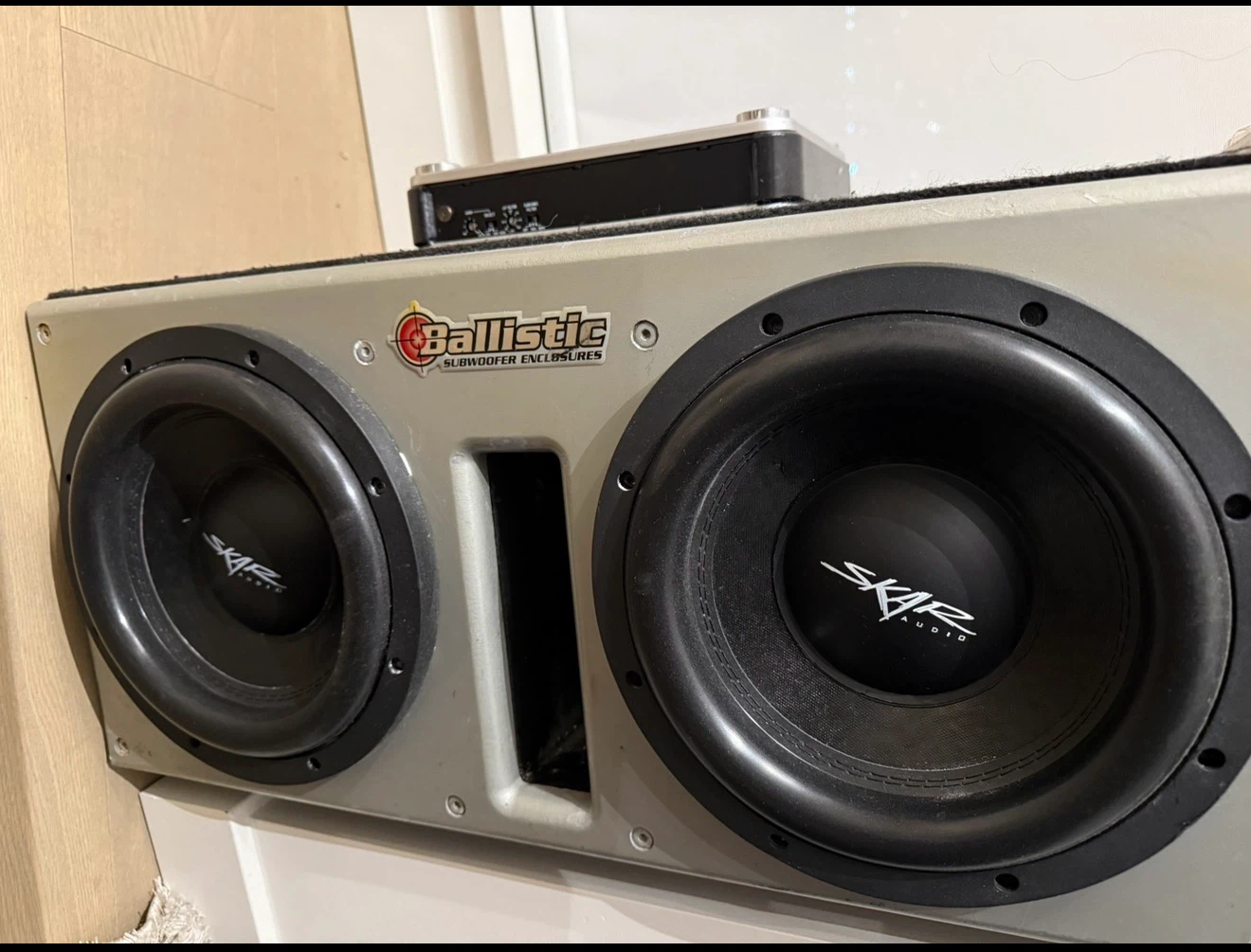 Alpine 1000 watt amp W// Skar 10” 1500 watt Subwoofers - photo 2