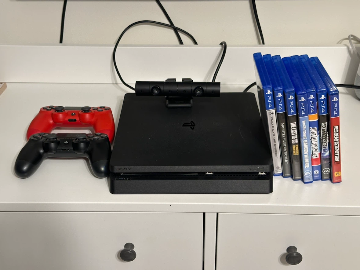Sony PS4 Slim 500GB Bundle – 2 Controllers, Camera & 7 Games
