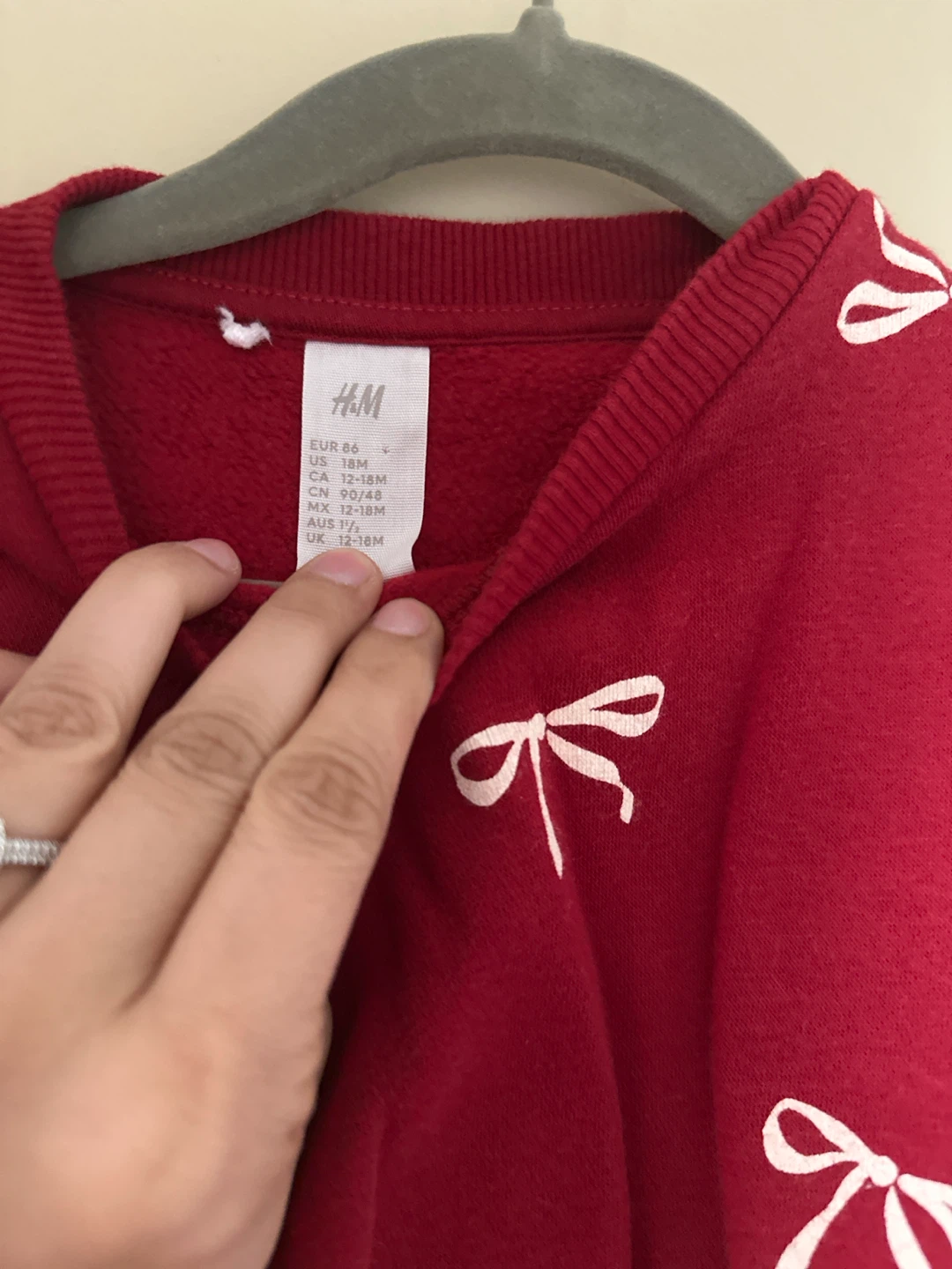 H&M Red Bow Print Sweatshirt - photo 2