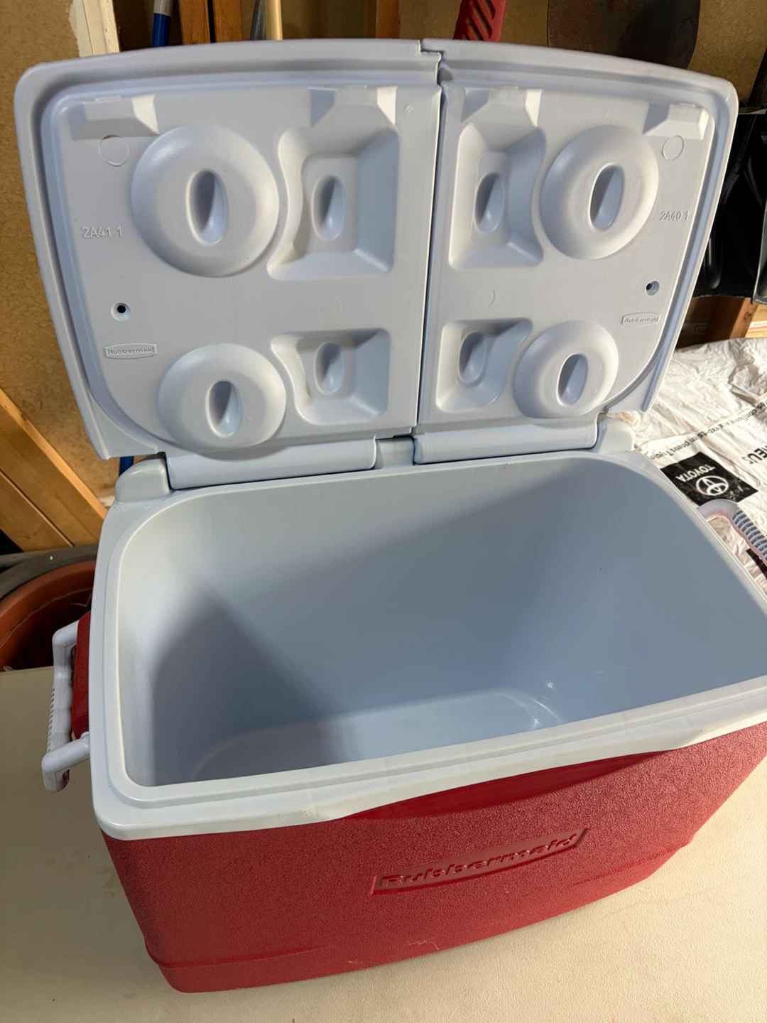 Rubbermaid Large Cooler - photo 2