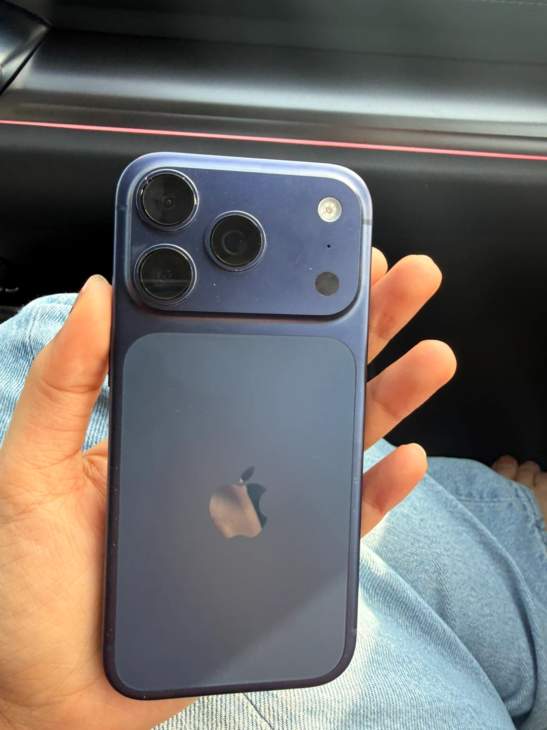 Apple iPhone 17 Pro - photo 3